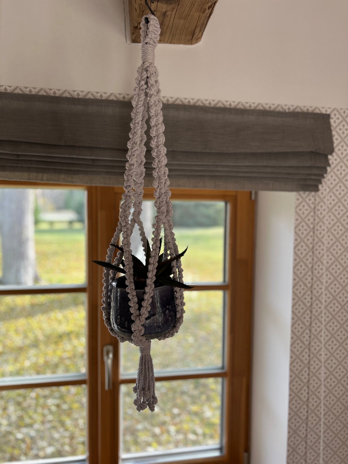 Macrame plant hanger (colors: black, white, grey)